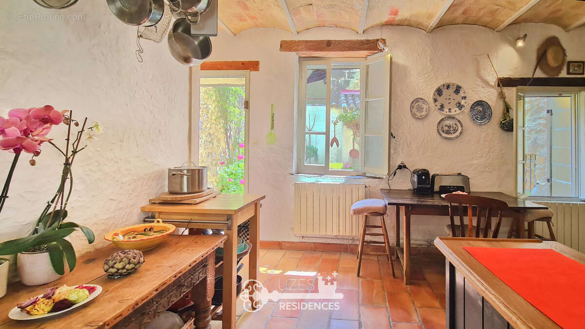 Maison à SANILHAC-SAGRIES