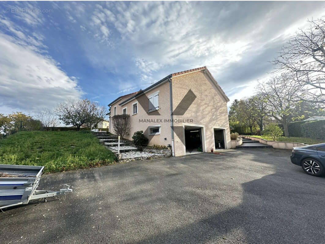 Maison à COMMELLE-VERNAY