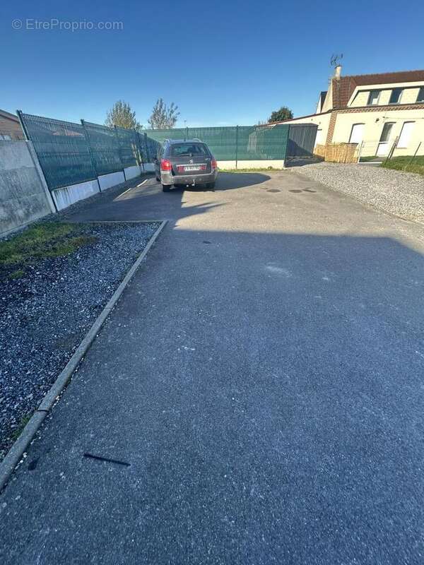 Parking à RAILLENCOURT-SAINTE-OLLE