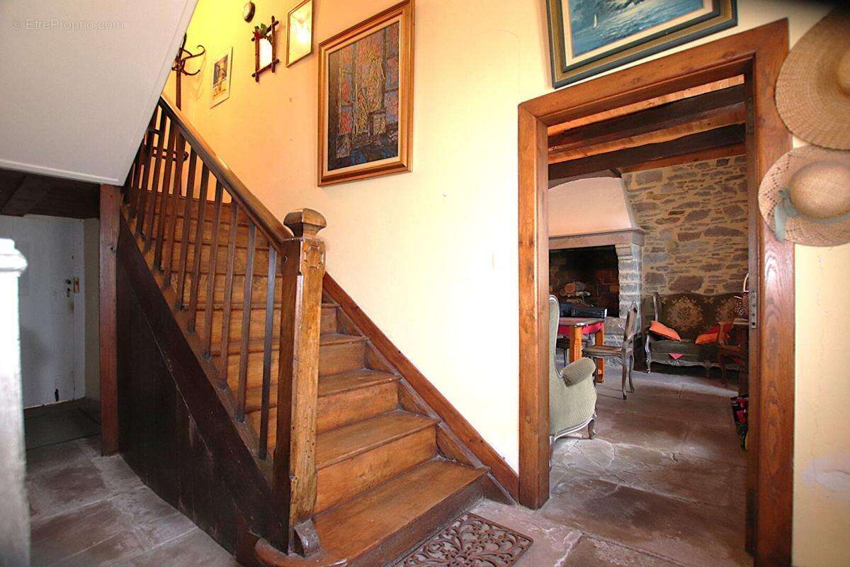 Ensemble immobilier de 193m2 + garage 100m2 - 5 logements - photo 5