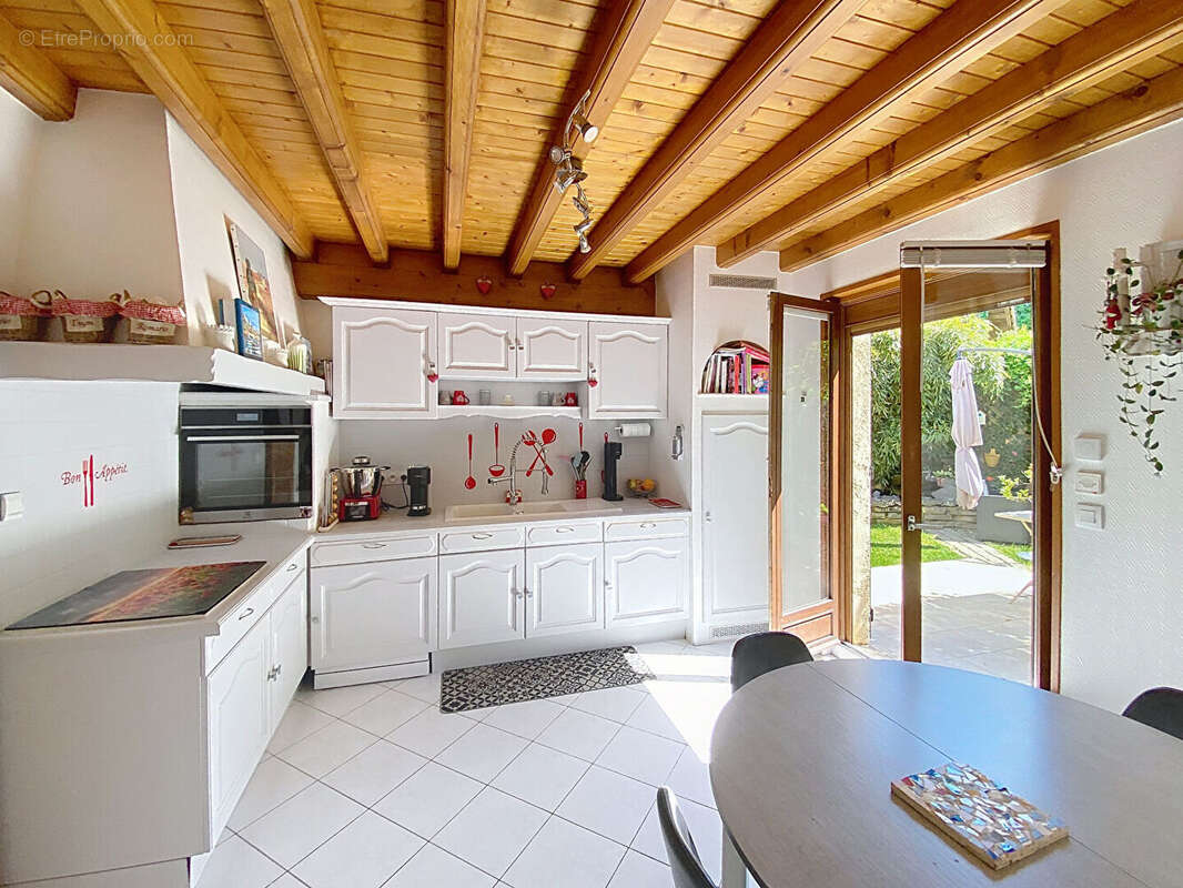 Genas maison 143m² +garage Dble+piscine+ Terrrain 857m² - photo 6