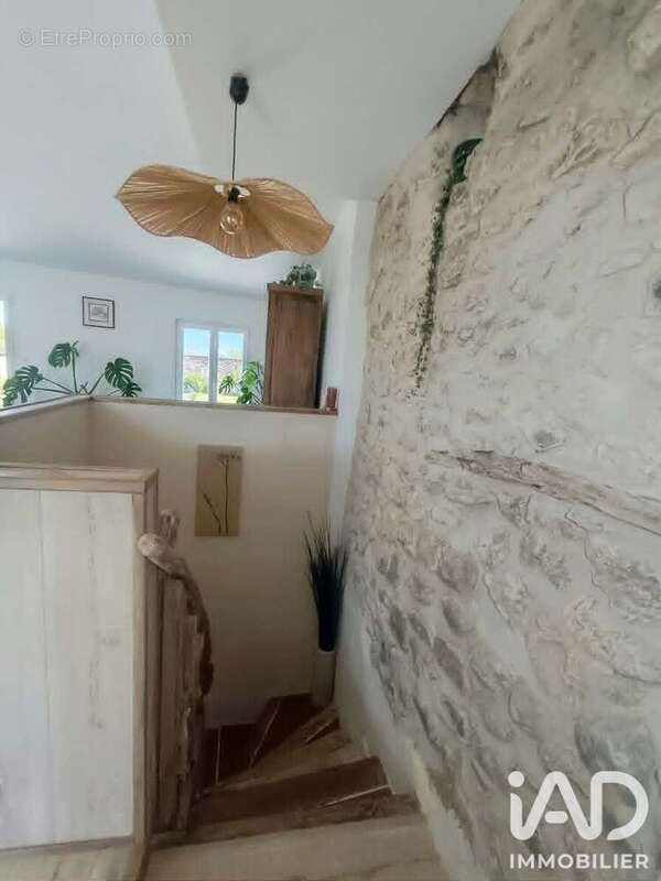 Maison 85 m² à Pouzolles  - photo 4