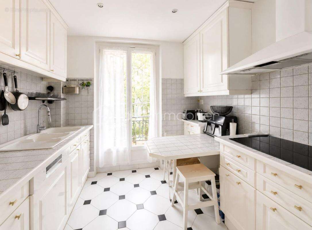 Appartement à PARIS-11E