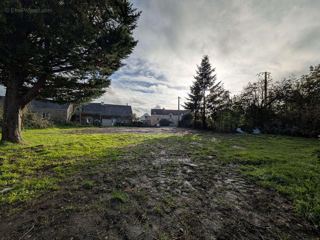Terrain à SAINT-DOLAY