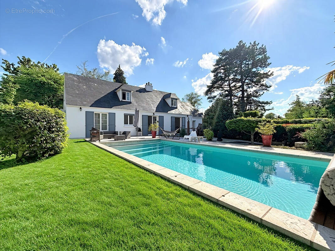 Maison à FEROLLES-ATTILLY