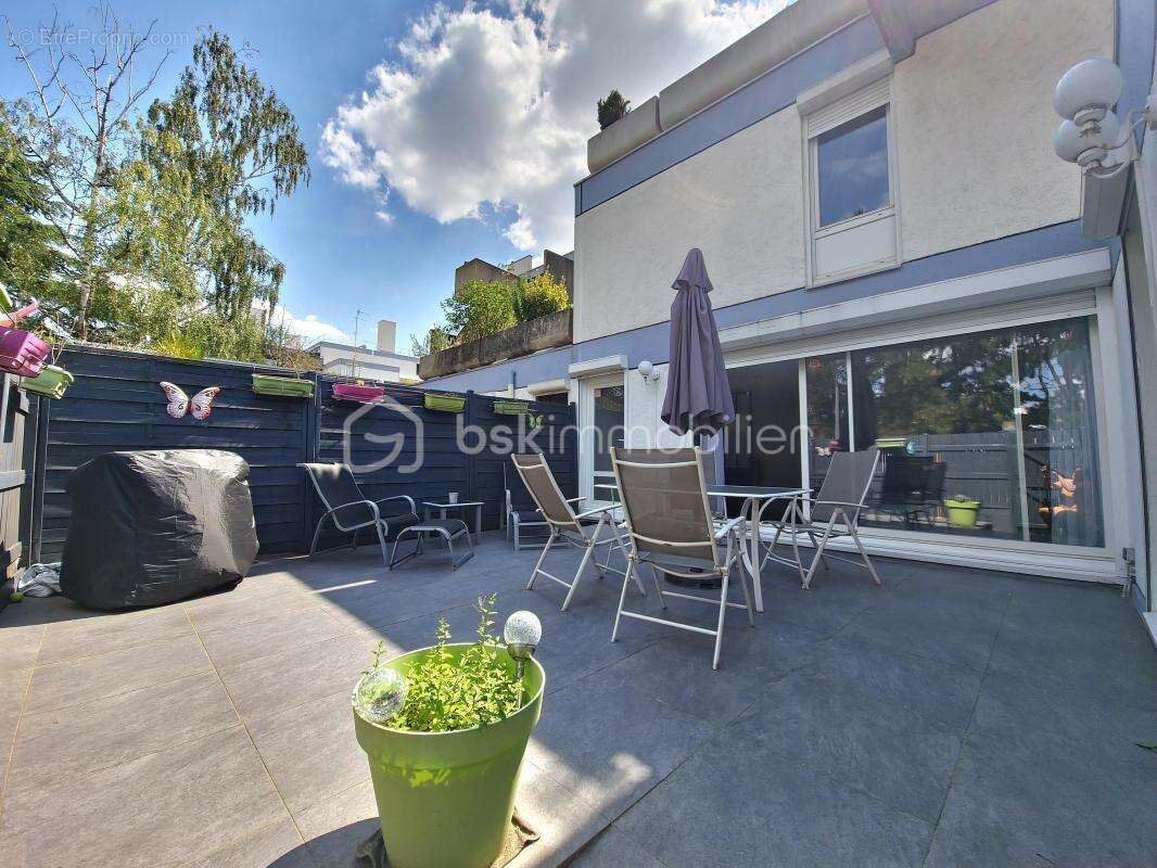 Appartement en rc de 124m² utile avec terrasse de 34m² -vue degagee- 5p lumineux et en parfait etat - photo 16