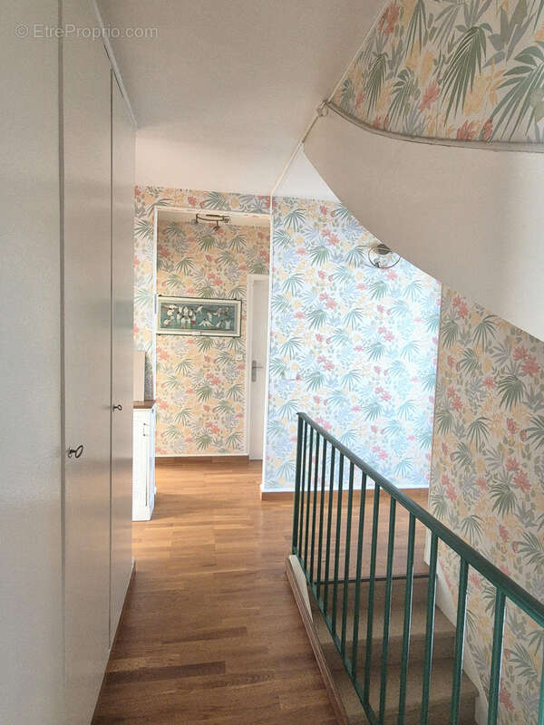 Maison à VERT-SAINT-DENIS