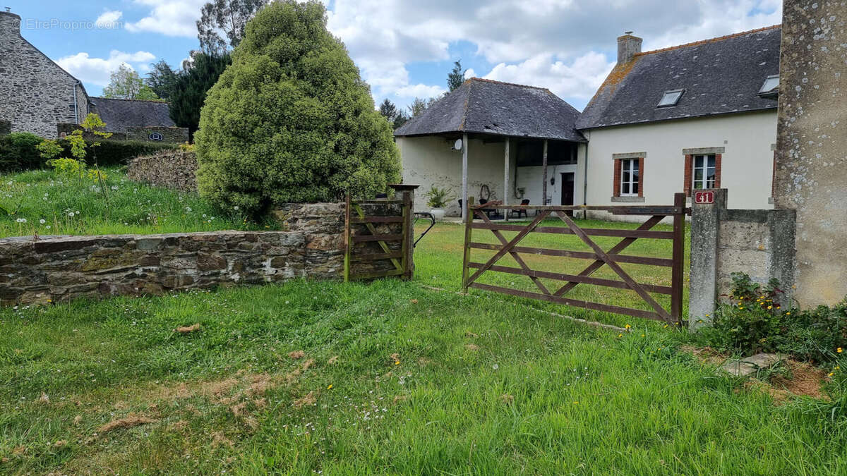 Maison à MERLEAC