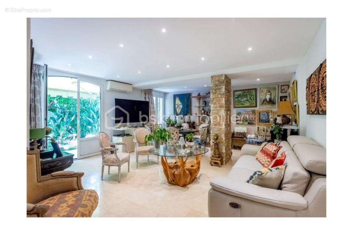 Maison à SAINT-LAURENT-DU-VAR