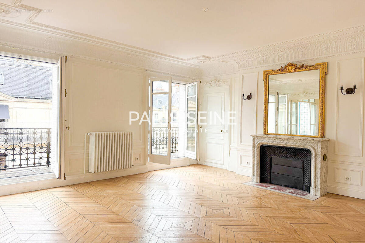 Appartement à PARIS-8E