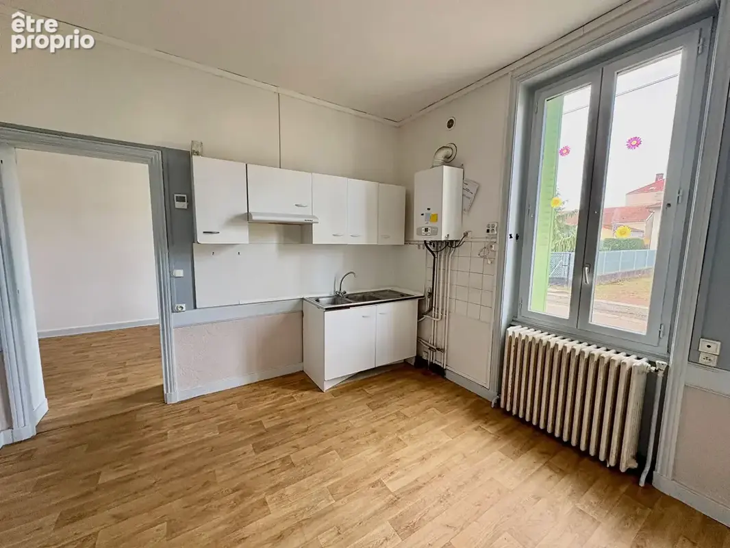 Immeuble de rapport - 3 appartements  + Une maison avec cour et garage - photo 9