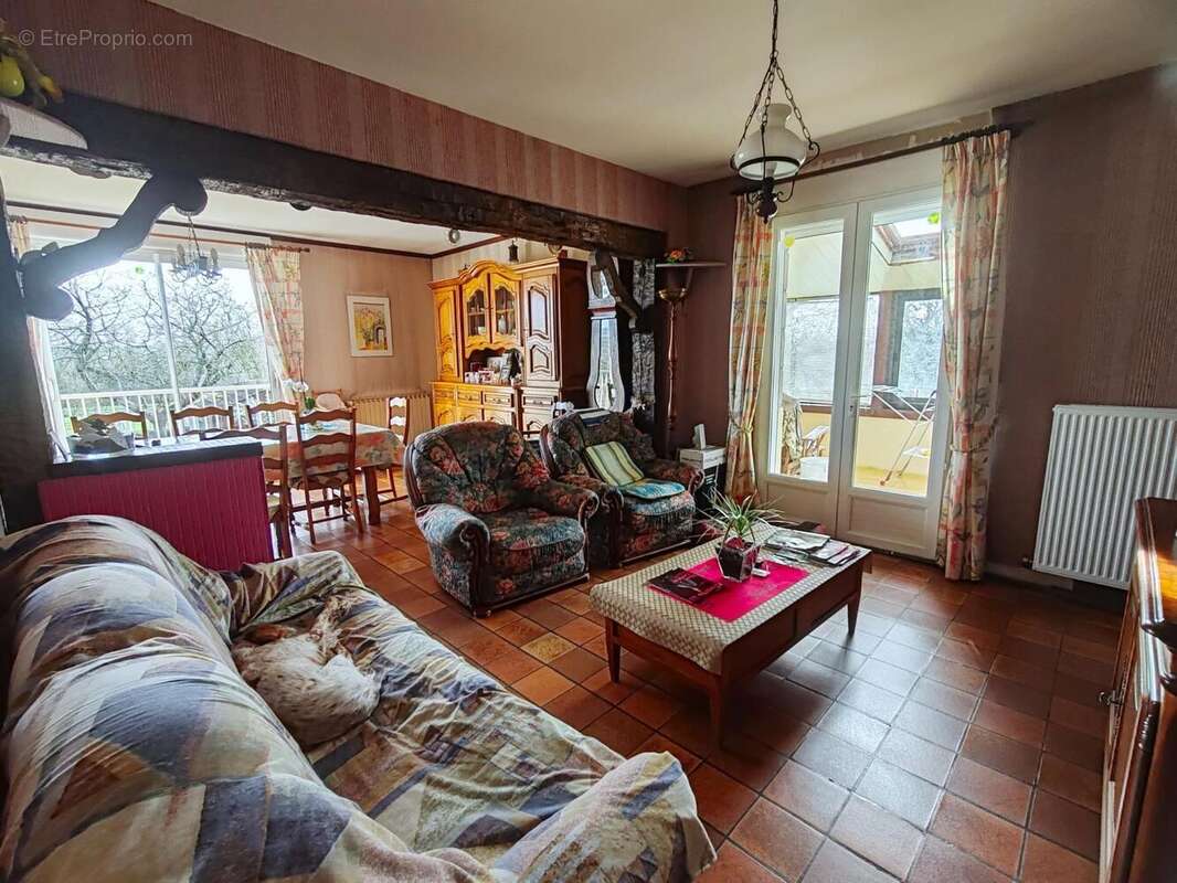 Maison 202 m² à Savigny-Le-Vieux  - photo 9