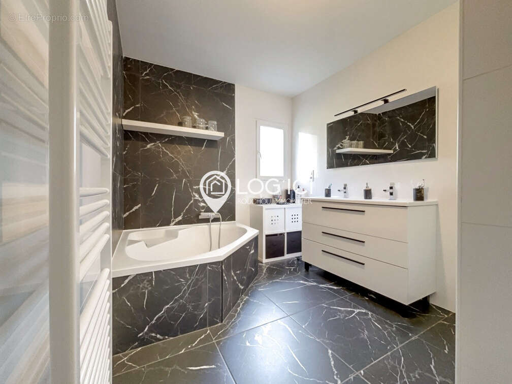 Maison à VIELLENAVE-D'ARTHEZ