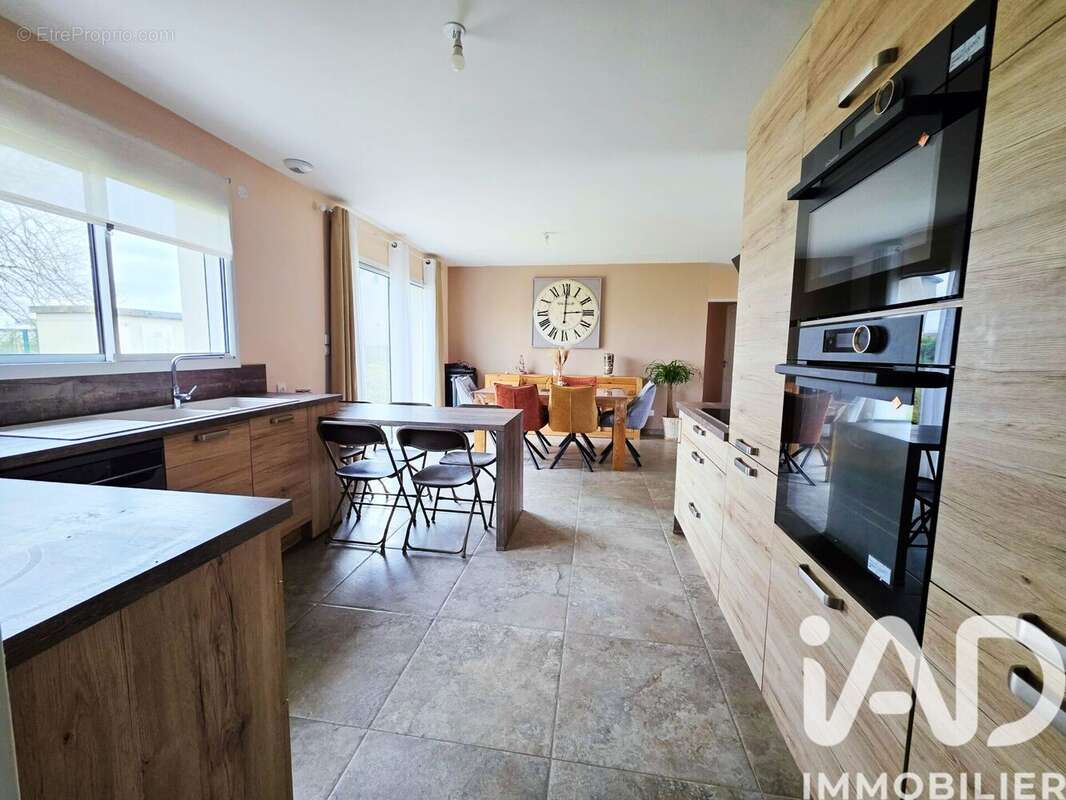 Photo 3 - Maison à MONDONVILLE-SAINT-JEAN