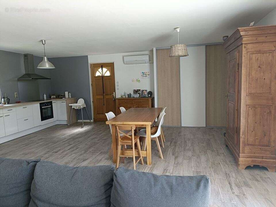 Maison à FOX-AMPHOUX
