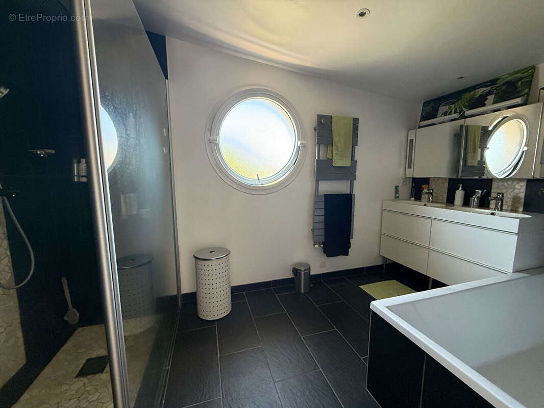 Maison à LE RELECQ-KERHUON