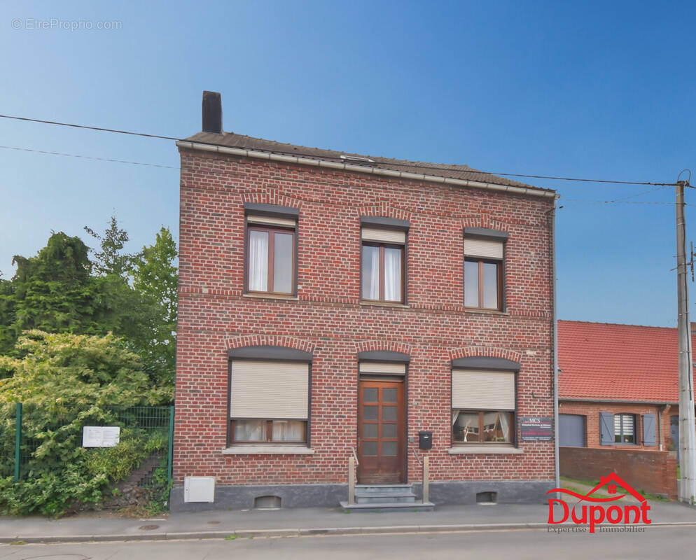 Maison à QUIEVRECHAIN