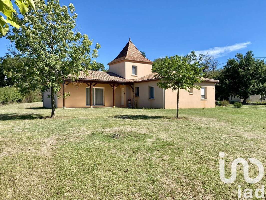 Maison 114 m² à Gourdon  - photo 2