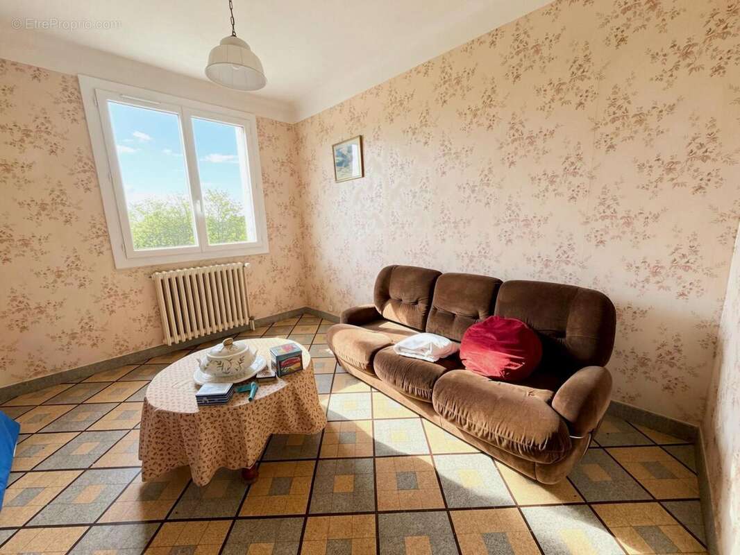   - Maison à LABEGUDE