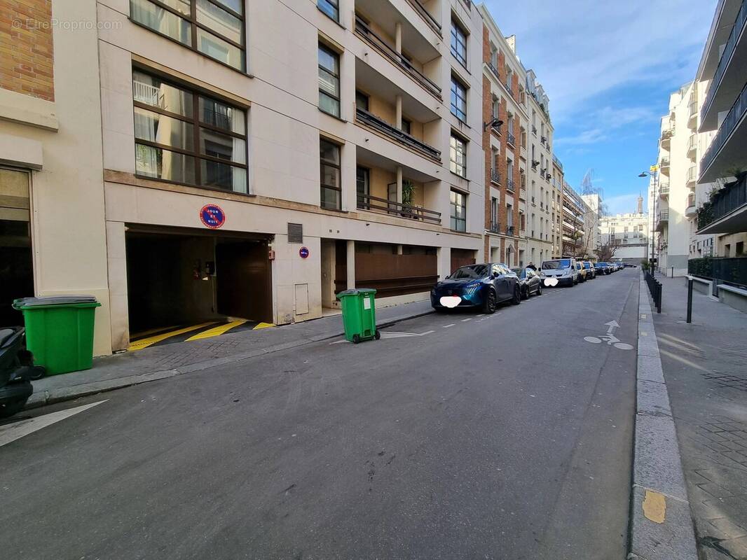 Parking à PARIS-15E
