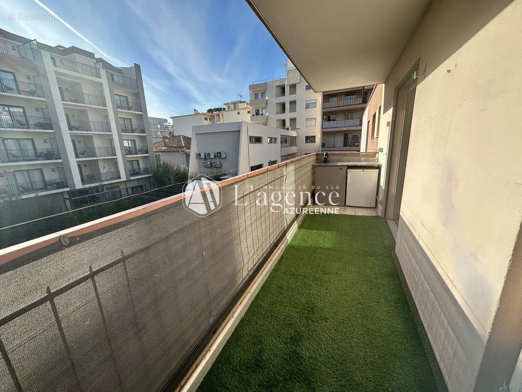Appartement à SAINT-LAURENT-DU-VAR