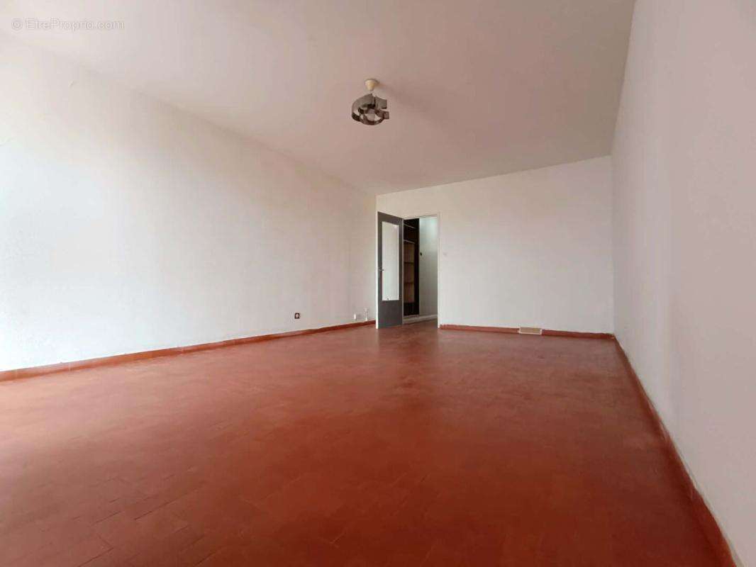 Appartement à SAINT-MARTIN-DE-CRAU