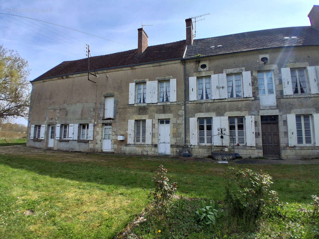 Maison à OUZOUER-SUR-TREZEE