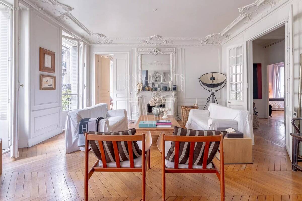 Appartement à PARIS-17E