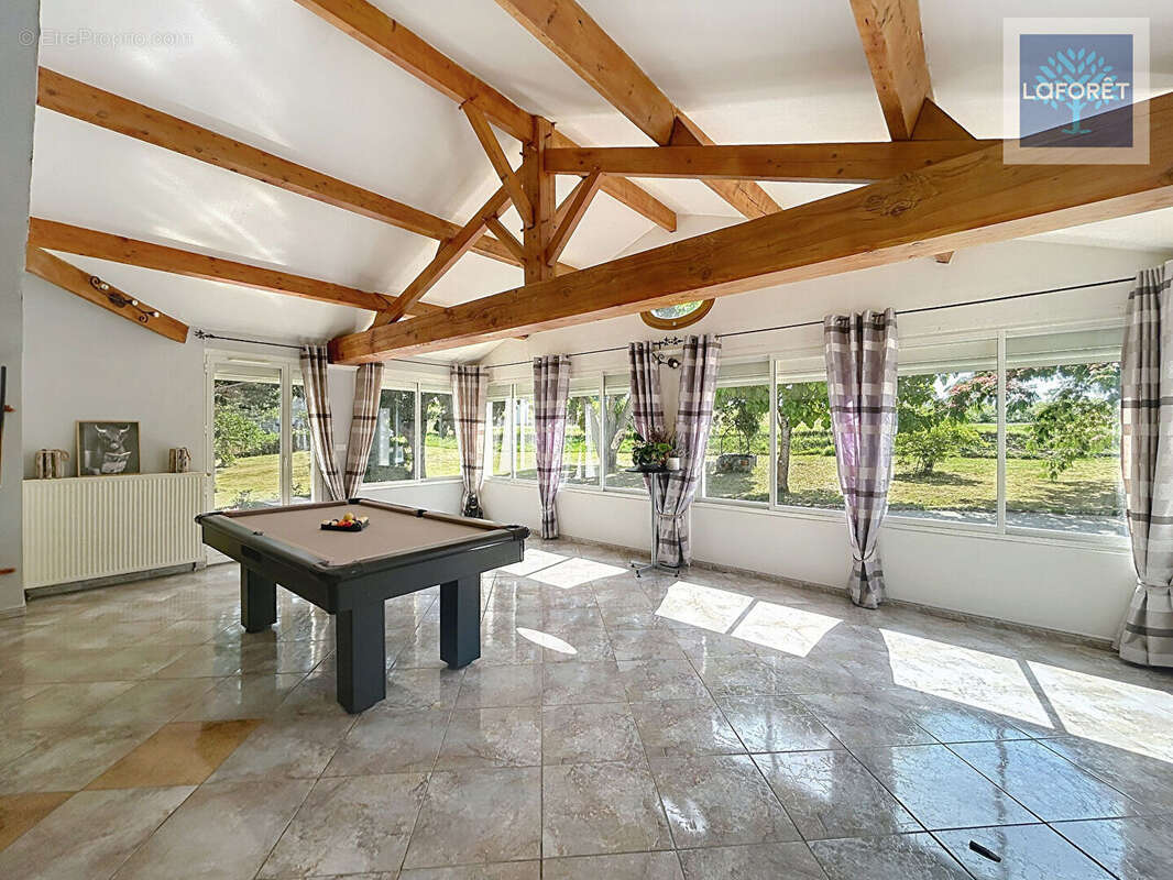 Maison à SAINT-GENIS-DE-SAINTONGE