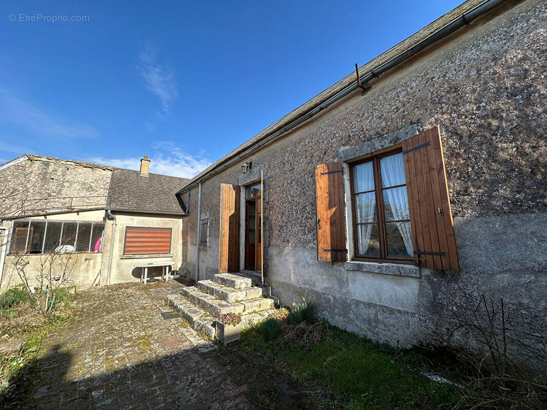 Maison à YMONVILLE