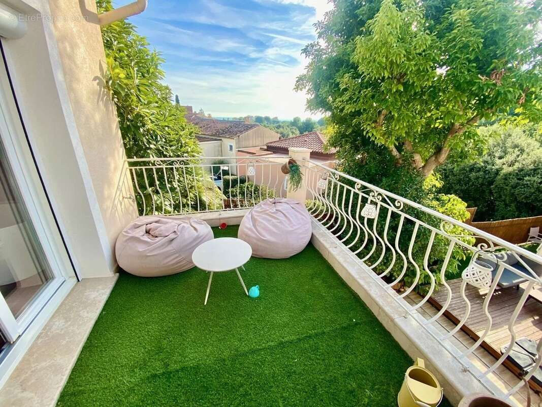 Appartement à SAINT-LAURENT-DU-VAR