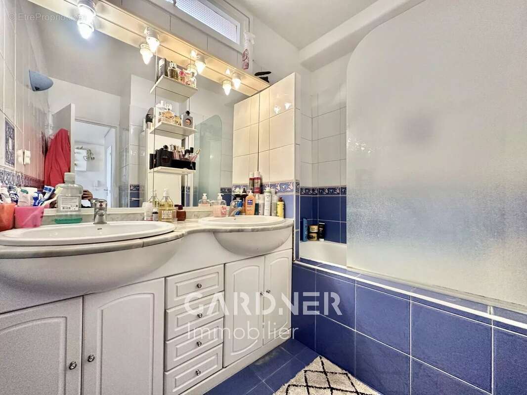 Appartement à MARSEILLE-11E