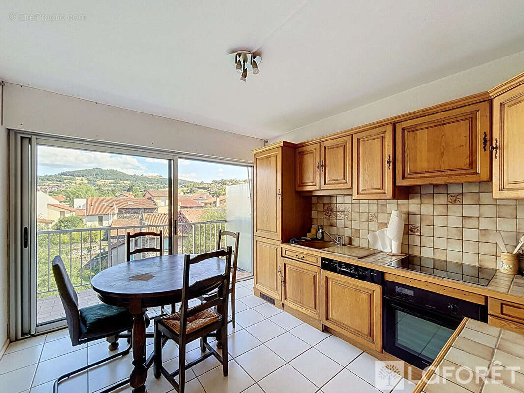 Grand T4 de 101 m² avec garage, balcon et vue dégagée - photo 2
