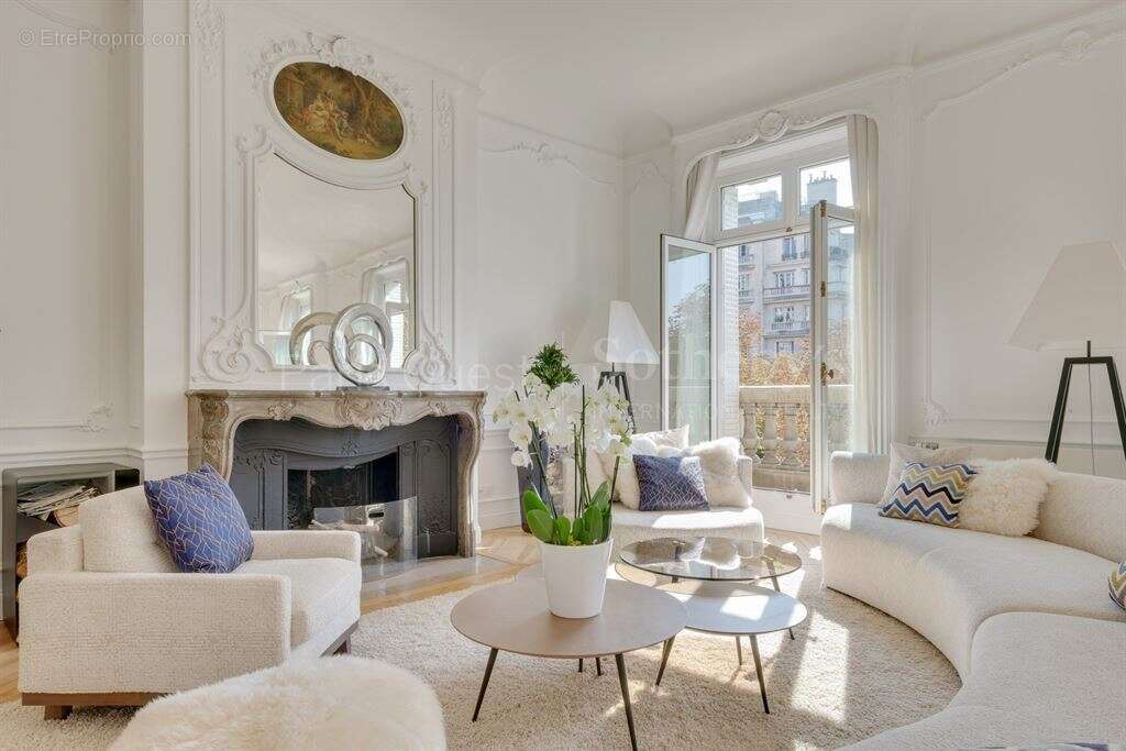 Appartement à PARIS-16E