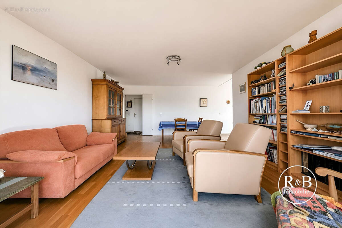 Appartement à LES CLAYES-SOUS-BOIS