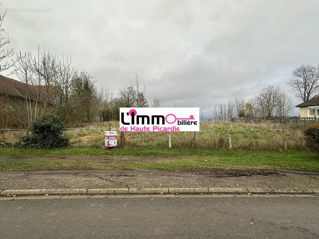 Terrain à LE QUESNEL