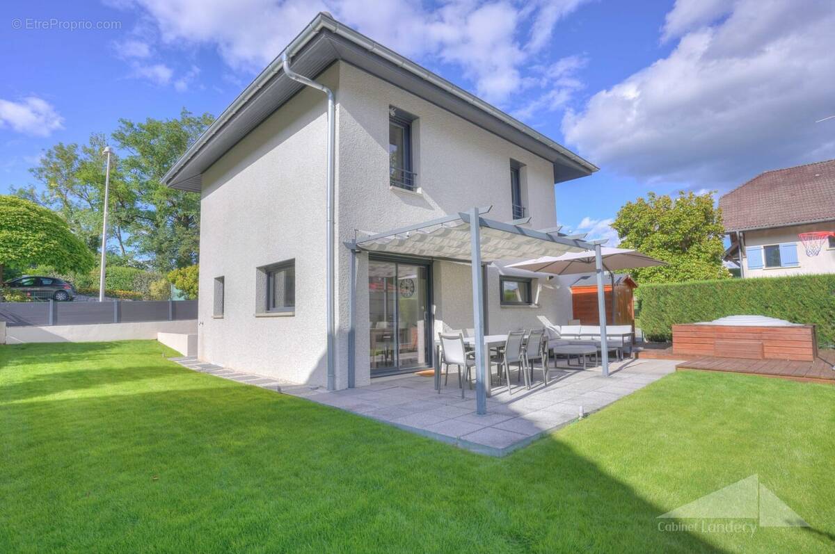 Maison à THOIRY