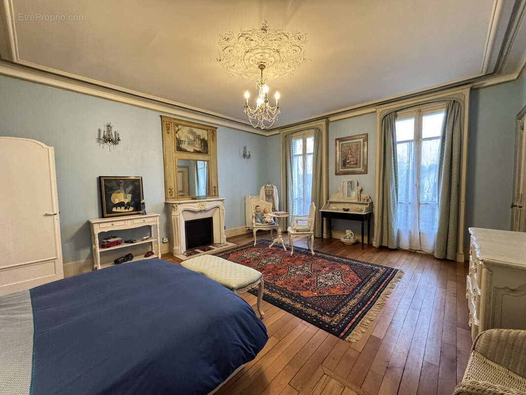 Maison à SAINT-MAUR-DES-FOSSES