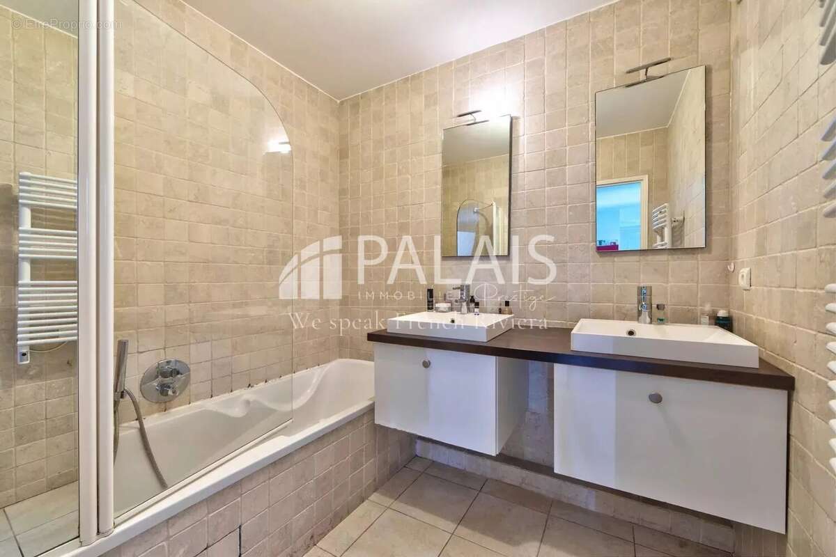 Appartement à ROQUEBRUNE-CAP-MARTIN