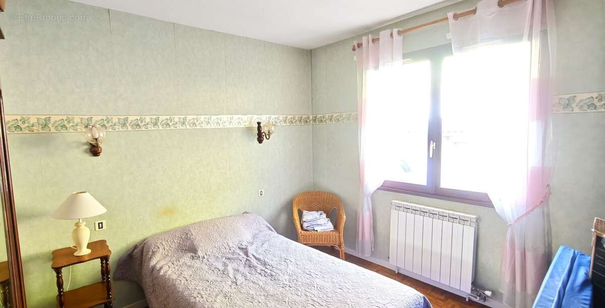 Grand appartement 95m² T4 avec balcon, cave et garage - photo 6