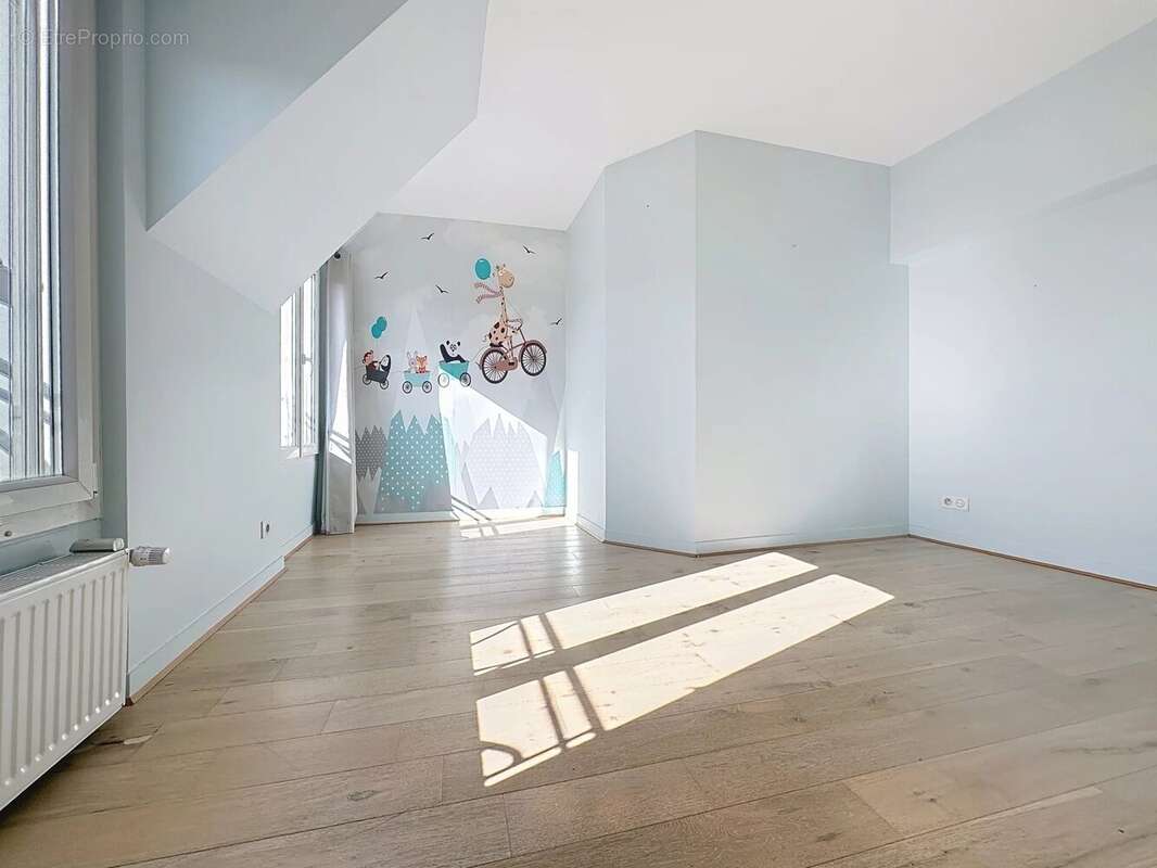 Appartement à PARIS-16E