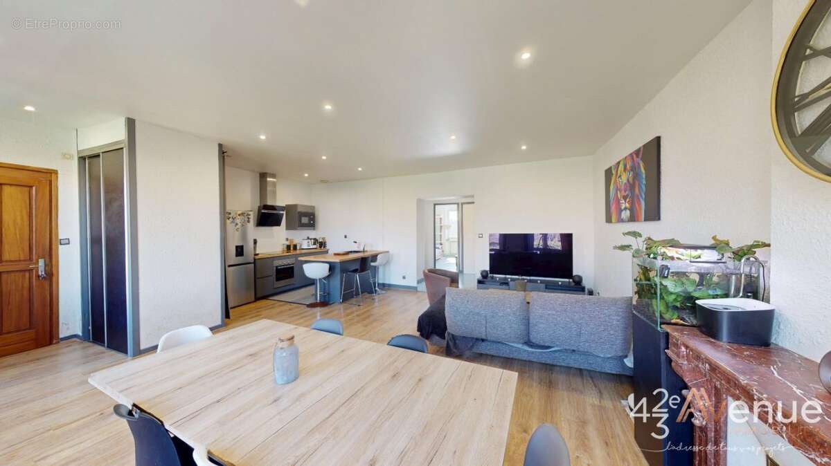 Appartement 91 m² à Saint-Genest-Lerpt  - photo 2