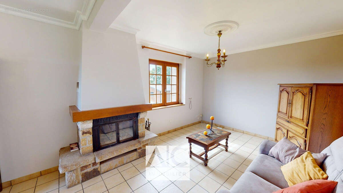 Maison à SAINTE-TREPHINE