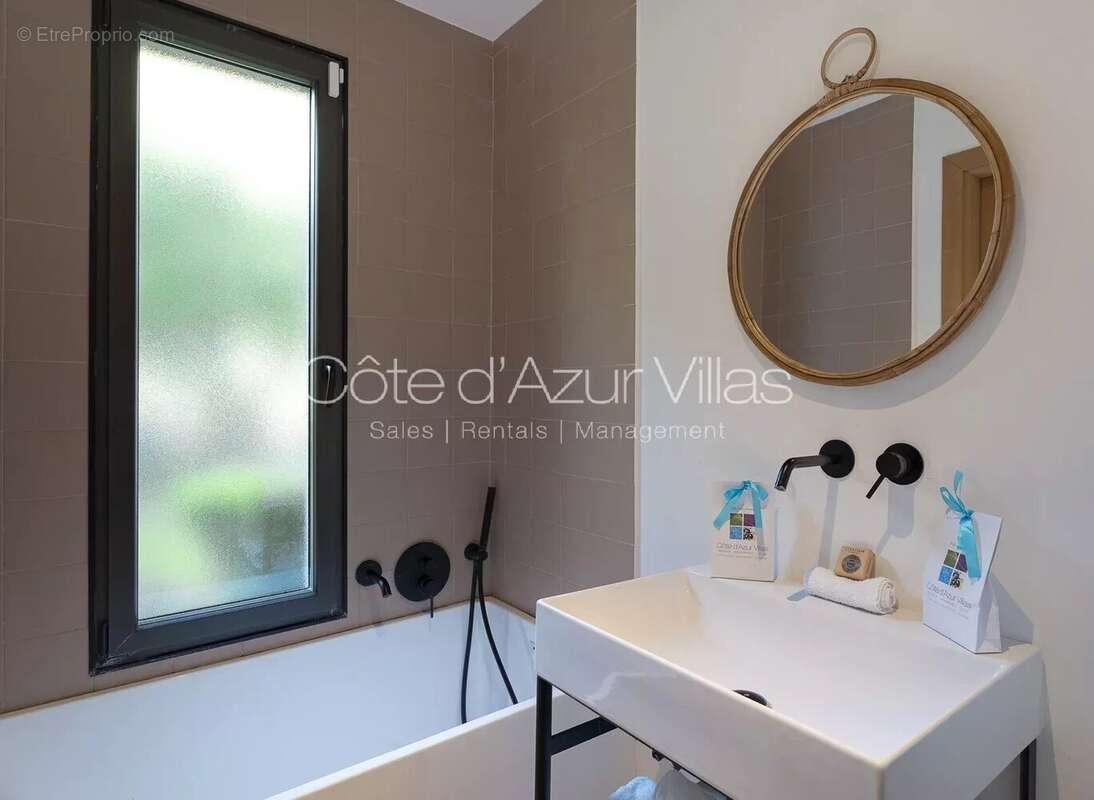 Maison à VALBONNE