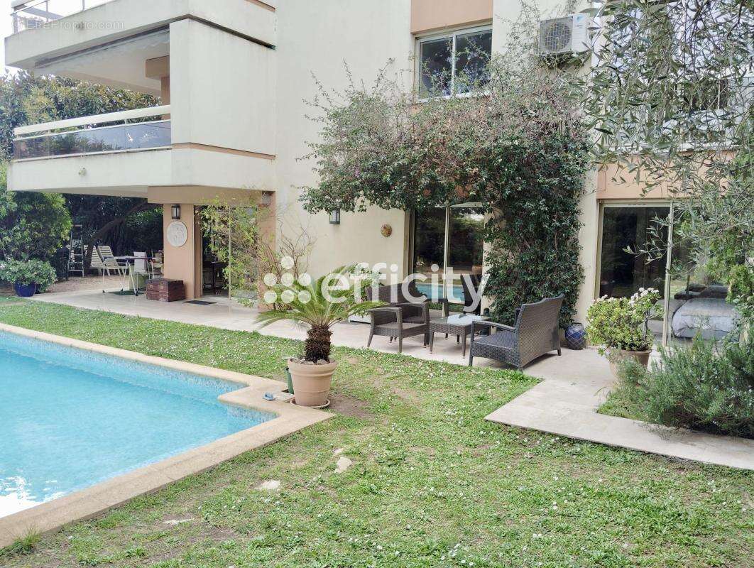Appartement à LE CANNET