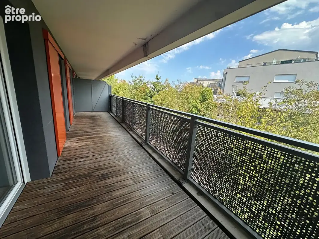 A VENDRE sur VILLENAVE D'ORNON APPARTEMENT T3 de 62m² avec 16,5m² de terrasse et 2 parking couvert - photo 2