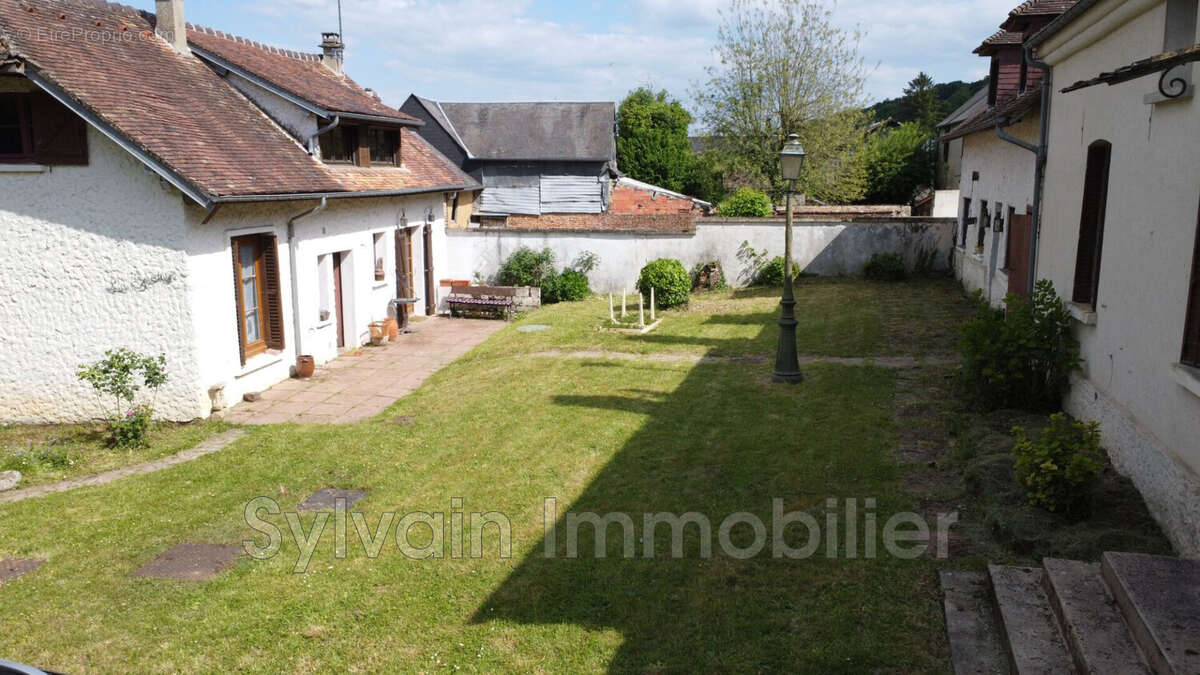 Maison à MILLY-SUR-THERAIN