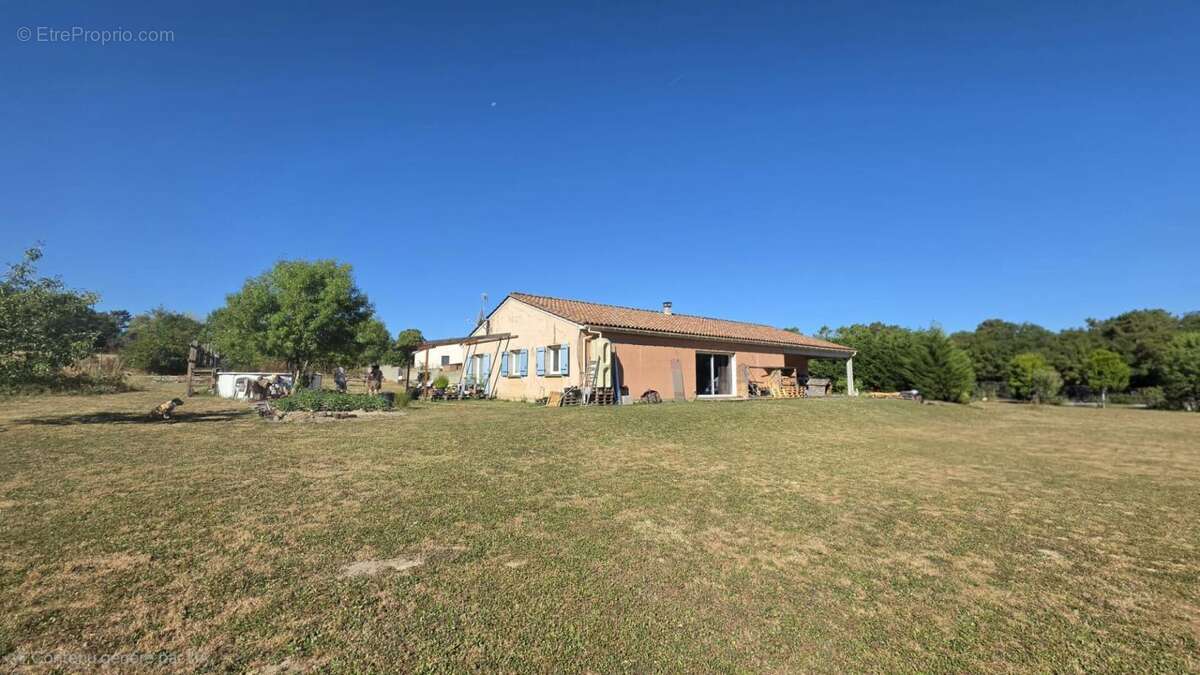 Maison plain pied avec 2 hectares de prairies - photo 13