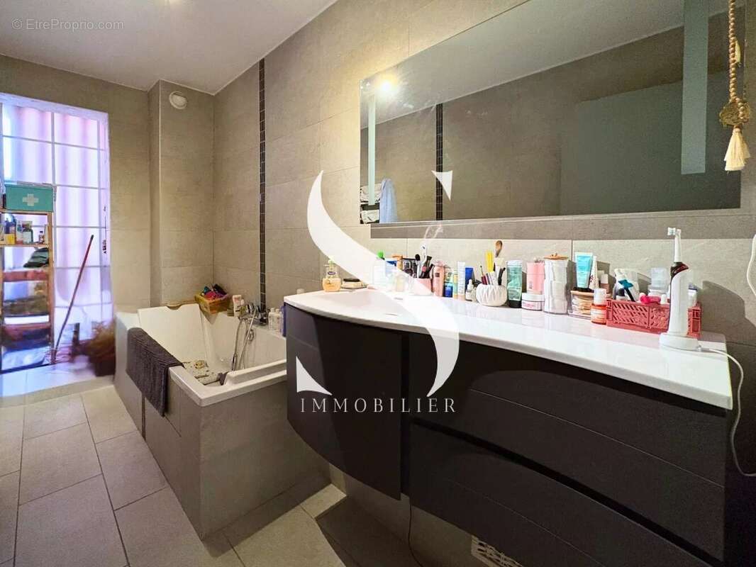 Appartement à VALLAURIS
