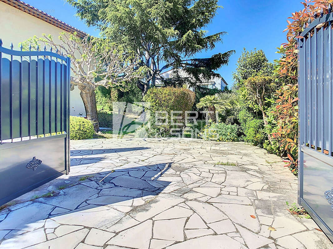 Maison à MANDELIEU-LA-NAPOULE